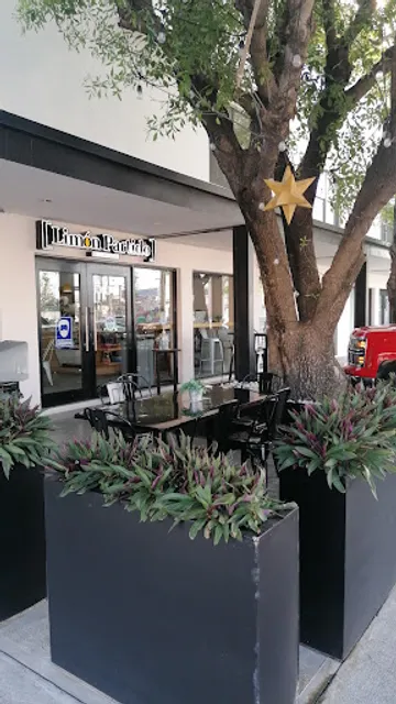 Limón Partido Deli+Mercado