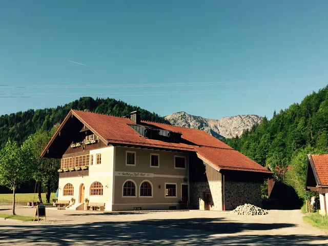 Ferienwohnungen Zipflwirt