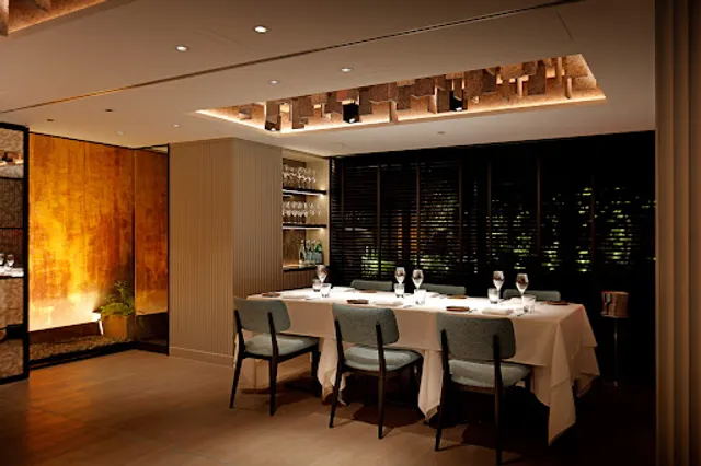 Danny & Company（現為D&C Residence教父牛排餐飲）