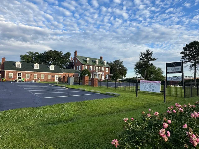 Senator's Inn Residential & Business spaces