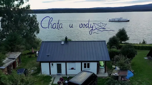 Chata u vody