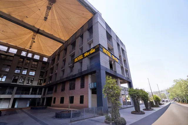 Hotel Berlin Sargasan Gandhinagar