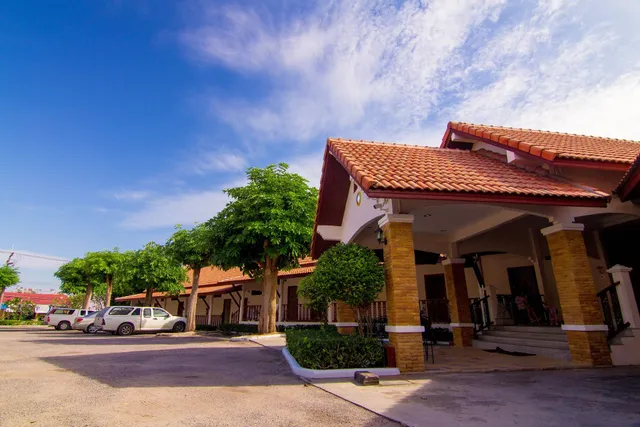 โรงแรมประจวบเพลส Prachuabplace Hotel