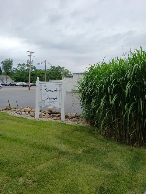 The Grande Ole Porch