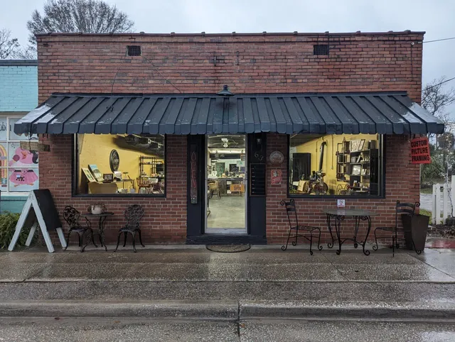 Mad Hooter Coffeehouse & Cafe