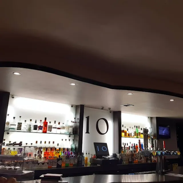 10 Cafe Bar