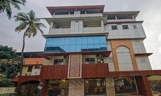 OYO 9517 Hotel Sunheads