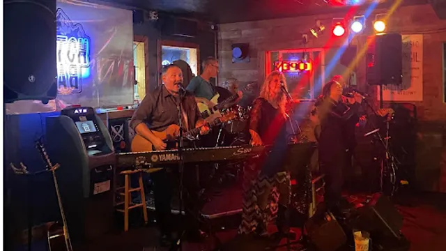 Pine Tree Bar & Grill