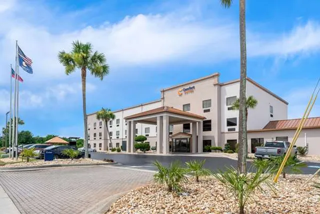 Comfort Suites near Robins Air Force Base
