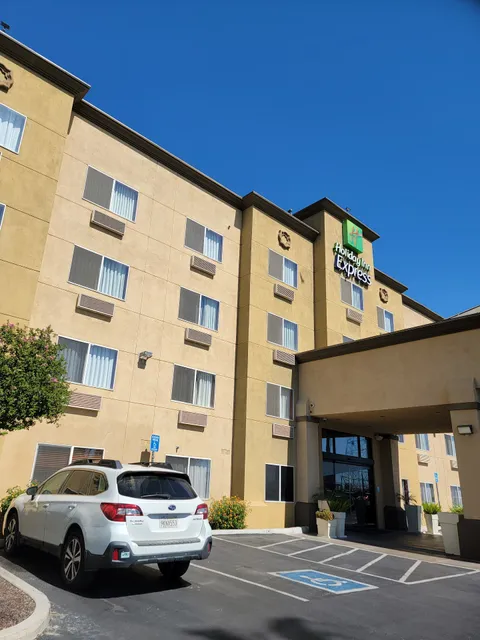 Holiday Inn Express Bakersfield by IHG