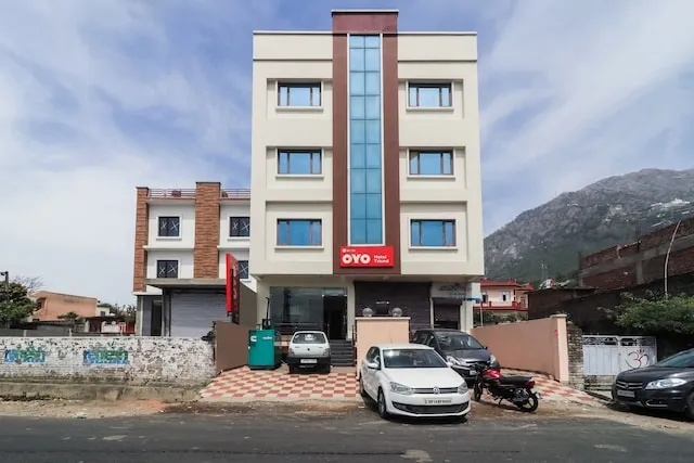 OYO Hotel Triund Regency