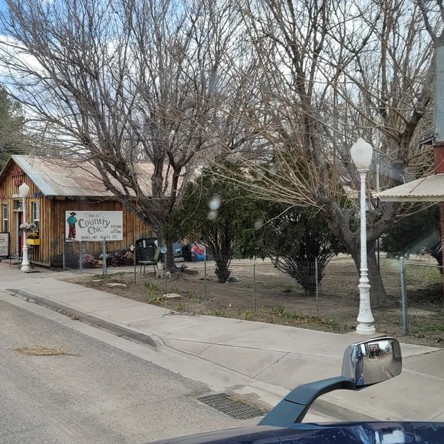 Country Chic Art Gallery & Crafters Boutique