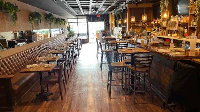 Barrel & Brew Craft Bar, Kitchen & Spirits