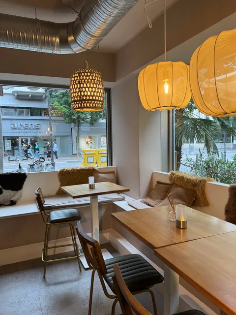 Mali & Milo - Frühstück, Lunch, Dinner und Bar