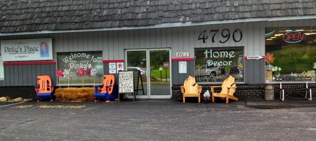 Pinky's Place - Antique & Artisan Market