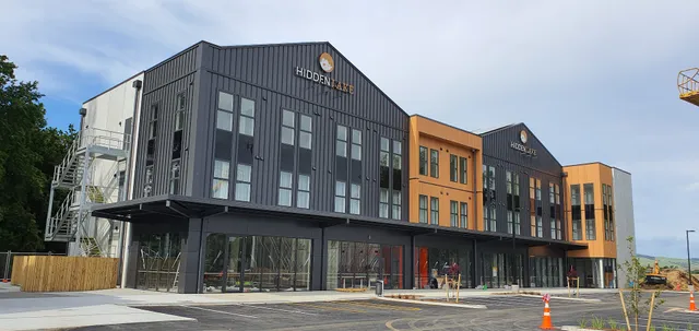 Hidden Lake Hotel and Apartments