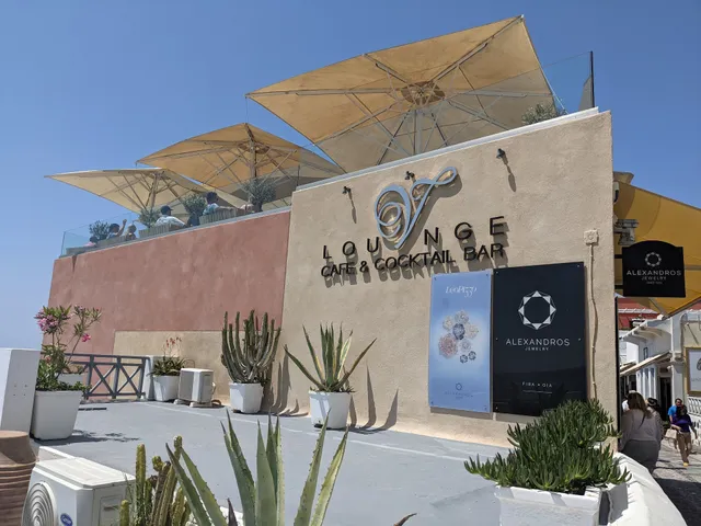 V Lounge Cafe & Cocktail Bar