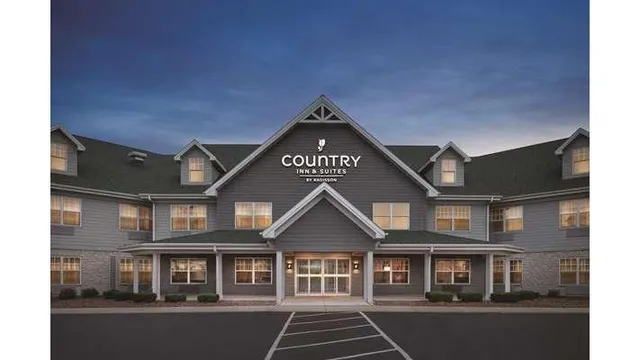 Country Inn & Suites by Radisson, Germantown, WI