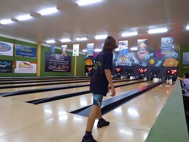 Gotham Burger e Boliche