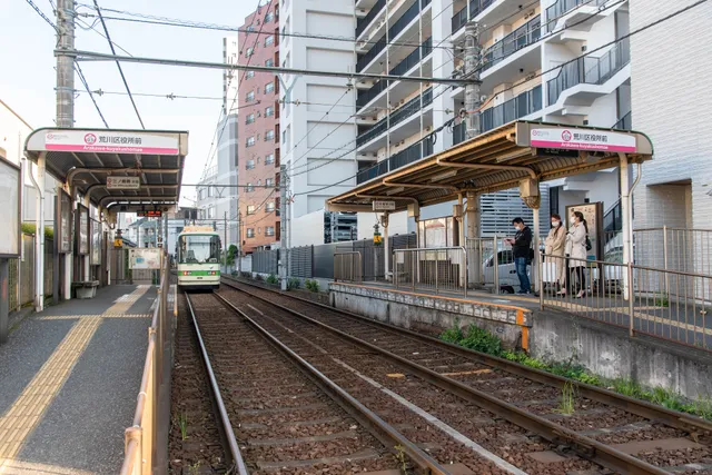 Arakawa-Kuyakusho-Mae Station