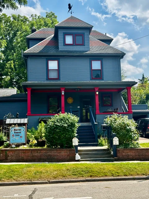 Burnt Toast Inn And The Washington House