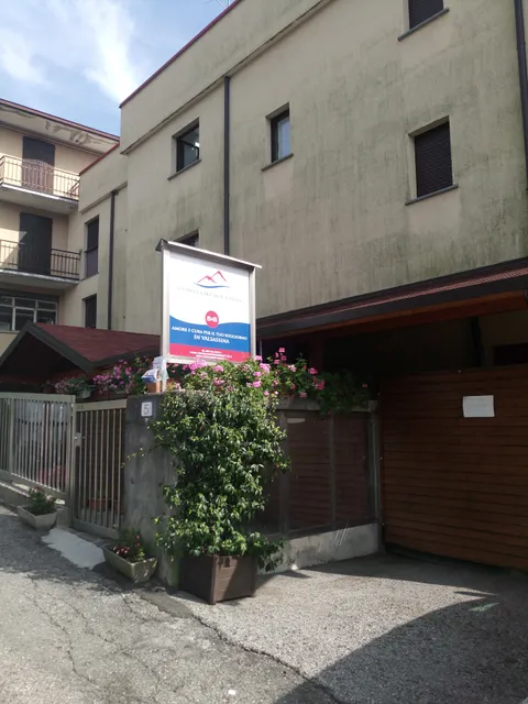 Como's Lake Mountains