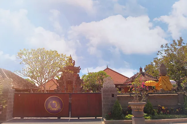 Kandjeng's Puri Kailas