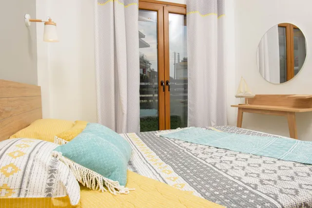 Στ' ακρογιάλι (St' acrogiali)