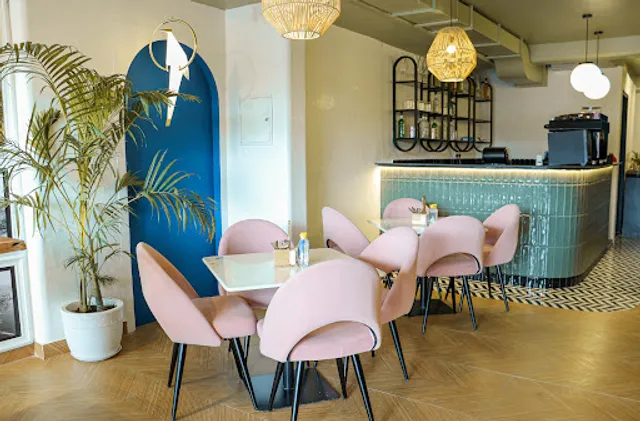 Refections Cafe, Pitampura