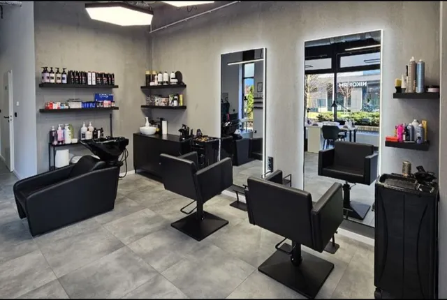 AURA Beauty Warsaw FRYZJER & PIERCING