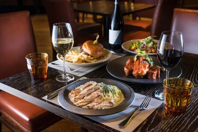 Wolfgang Puck PIZZA BAR Osaka The Park Front Hotel