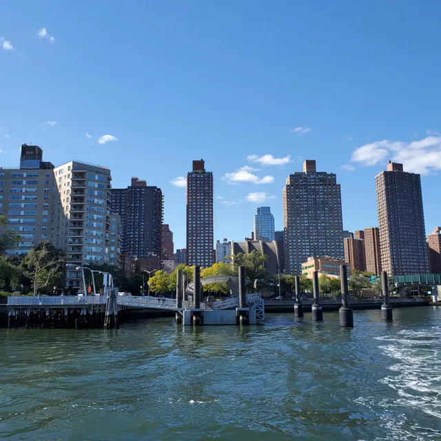 E 90th St Ferry