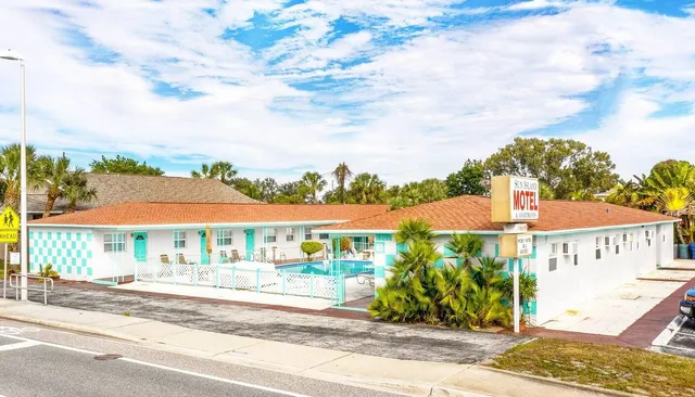 Sun Island Motel