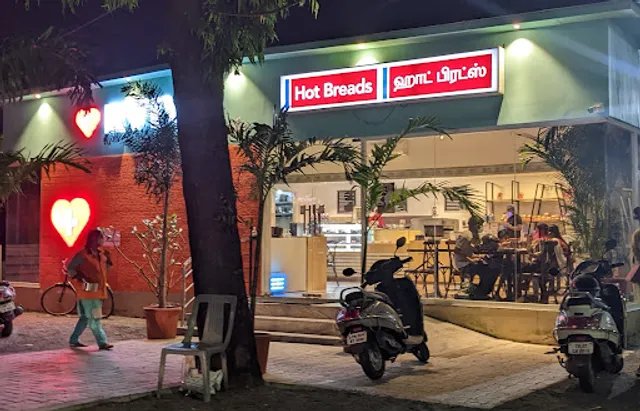 RVIVE Cafe by Hot Breads