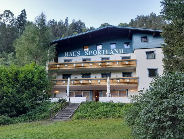 Sportland Inn