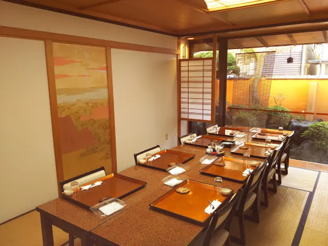 （有）友栄会館