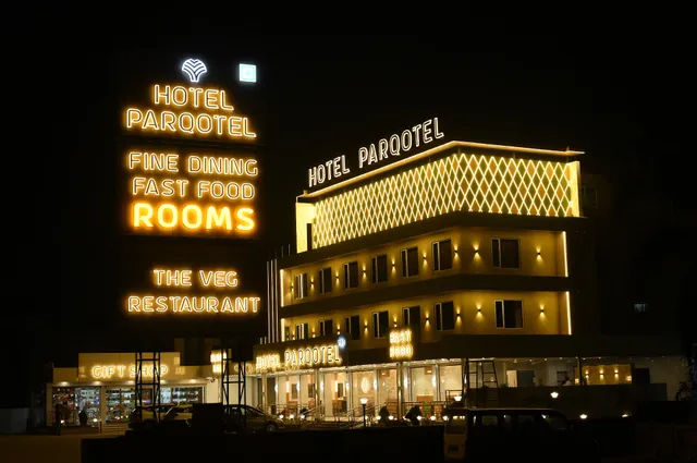 HOTEL PARQOTEL