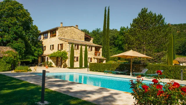 Le Moulin de l'Asse, suite de charme avec jacuzzi et sauna privatifs, piscine et petits déjeuners