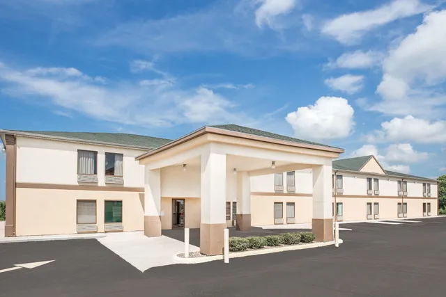 Super 8 by Wyndham Galesburg