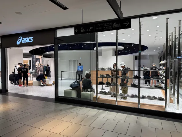 asics Osaka Shinsaibashi Store