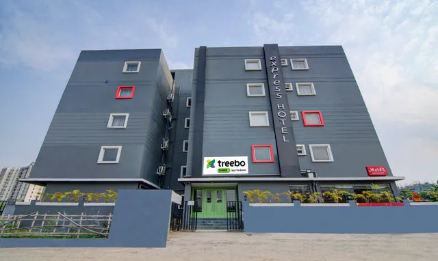 Treebo Trend Apple Tree Express