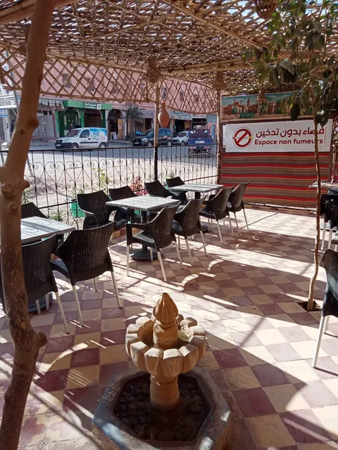 Restaurant Cafe La Vallee Des Fleurs, Chez Le Patron Barbu