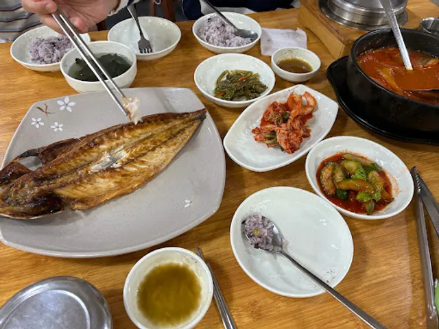 어촌 생선구이굴밥