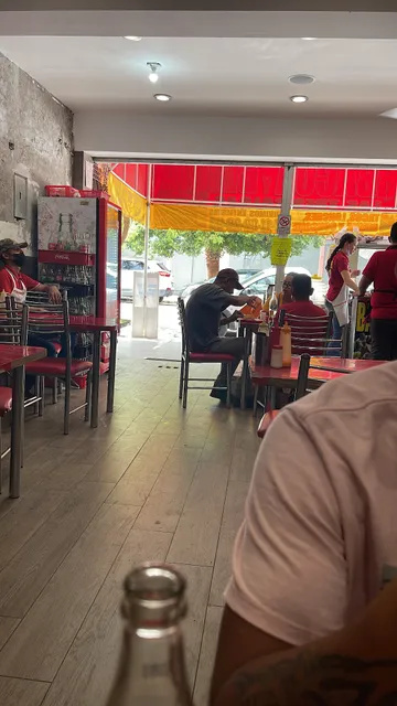 Barbacoa y birria las tres salsas