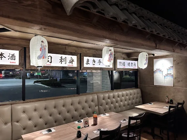 Japanese Castle Sushi & Roll 🤔