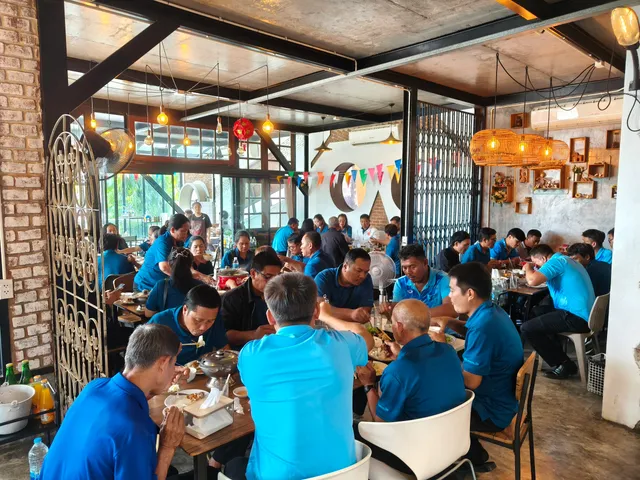 ร้านอาหารมันเขี้ยว