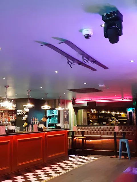 Simmons Bar | Piccadilly Circus