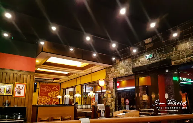 Shakey's Pizza Parlor