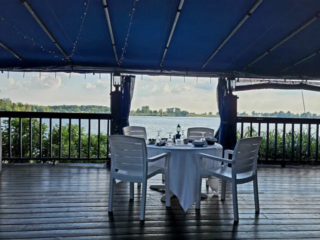 Oliveri's Crystal Lake Hotel