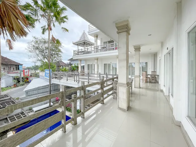 Urbanview Hotel Lilis Ikvala Radha